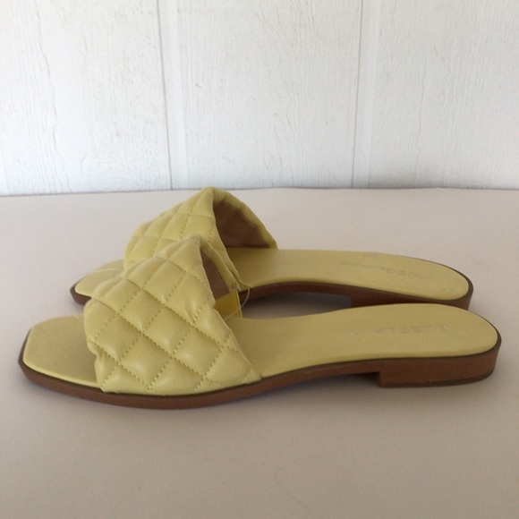 BCBGENERATION YELLOW SLIDE SANDALS  NWT SIZE 9 - Picture 12 of 13